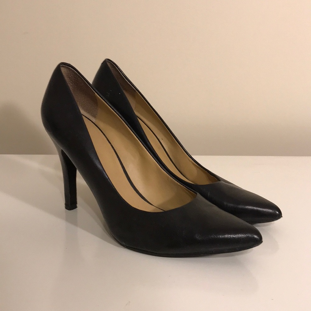 Classic black heel